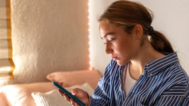 Что такое думскроллинг и как с ним справиться?