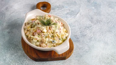 Главный салат Нового года подорожал: сколько теперь стоит приготовить оливье