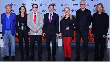 Агитбригада XXI века: как звёзды «Русской Медиагруппы» следуют пути артистов Великой Отечественной