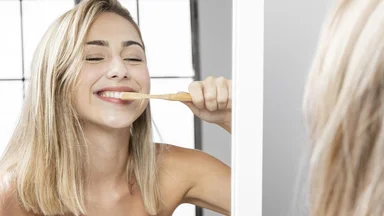 Чистка перед сном — не формальность: стоматолог объяснила, чем опасно её пропускать