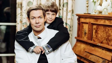 «Когда "колокола" и запахло гарью — тогда я появляюсь»: Стас Пьеха откровенно рассказал о роли отца