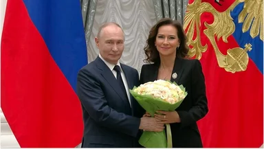 Президент РФ Владимир Путин присвоил звание «Заслуженный артист Российской Федерации» Елене Север