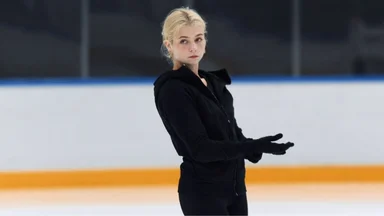 Александра Трусова получила диплом МГУ