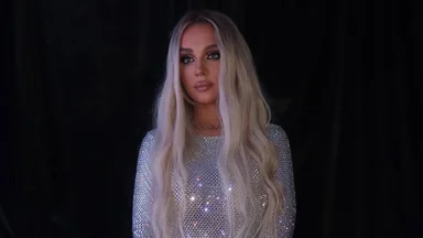 Анна Седокова показала, как воспитывает сына