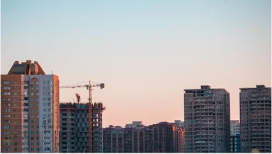 Квартиры по себестоимости и рассрочка на 20 лет: как корпорации решают кадровый голод