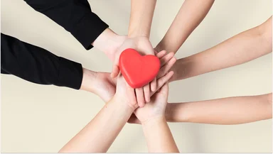 Шопинг с заботой: как купить вещи со скидкой и помочь детям