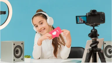 Родились со смартфоном в руках: как живут дети, у которых миллионы подписчиков