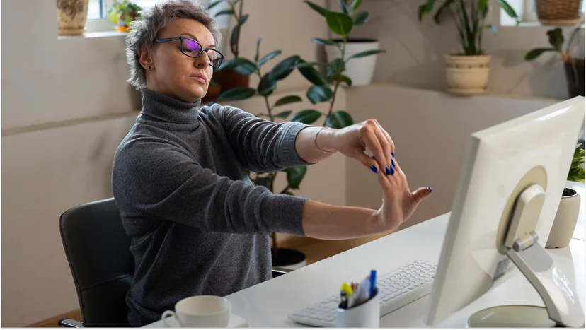 Почему физкультминутки повышают работоспособность: мнение реабилитолога