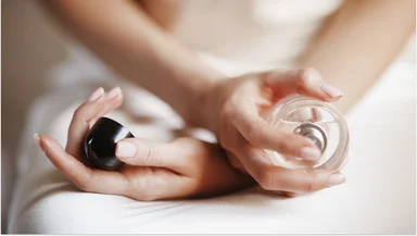 3 лайфхака, которые заставят духи звучать на 2 часа дольше