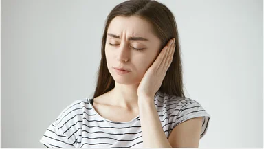 Отит, синусит и неврит: почему нельзя снимать шапку при плюсовой температуре