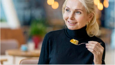 Меньше углеводов, больше белка: врач — о том, как питаться после 50, чтобы сохранить здоровье